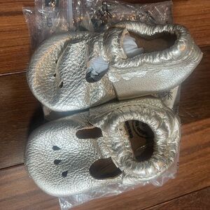 Size 5 Freshly Picked Mary Jane Mini Sole in Platnium